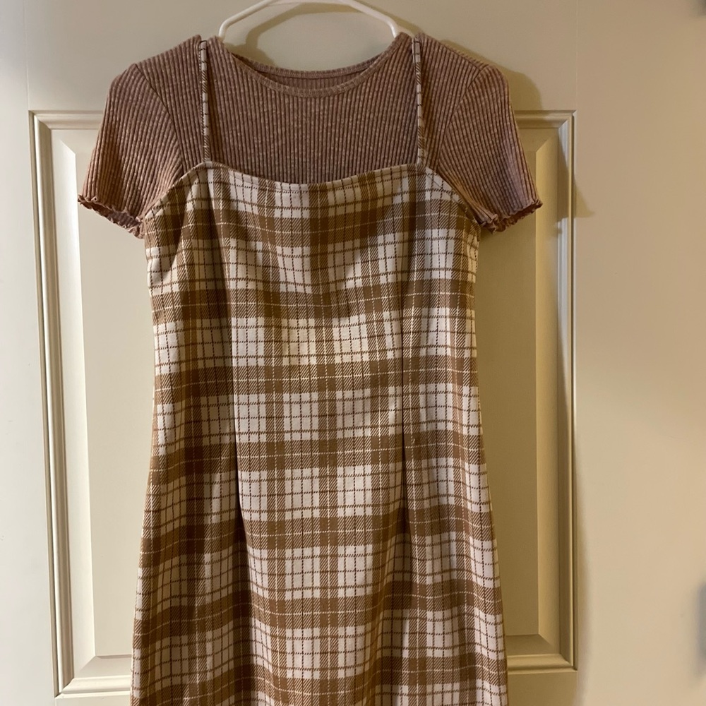 Sleeveless dress and shirt.